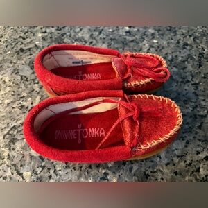Minnetonka Kids Moccasins in Bright Red Suede